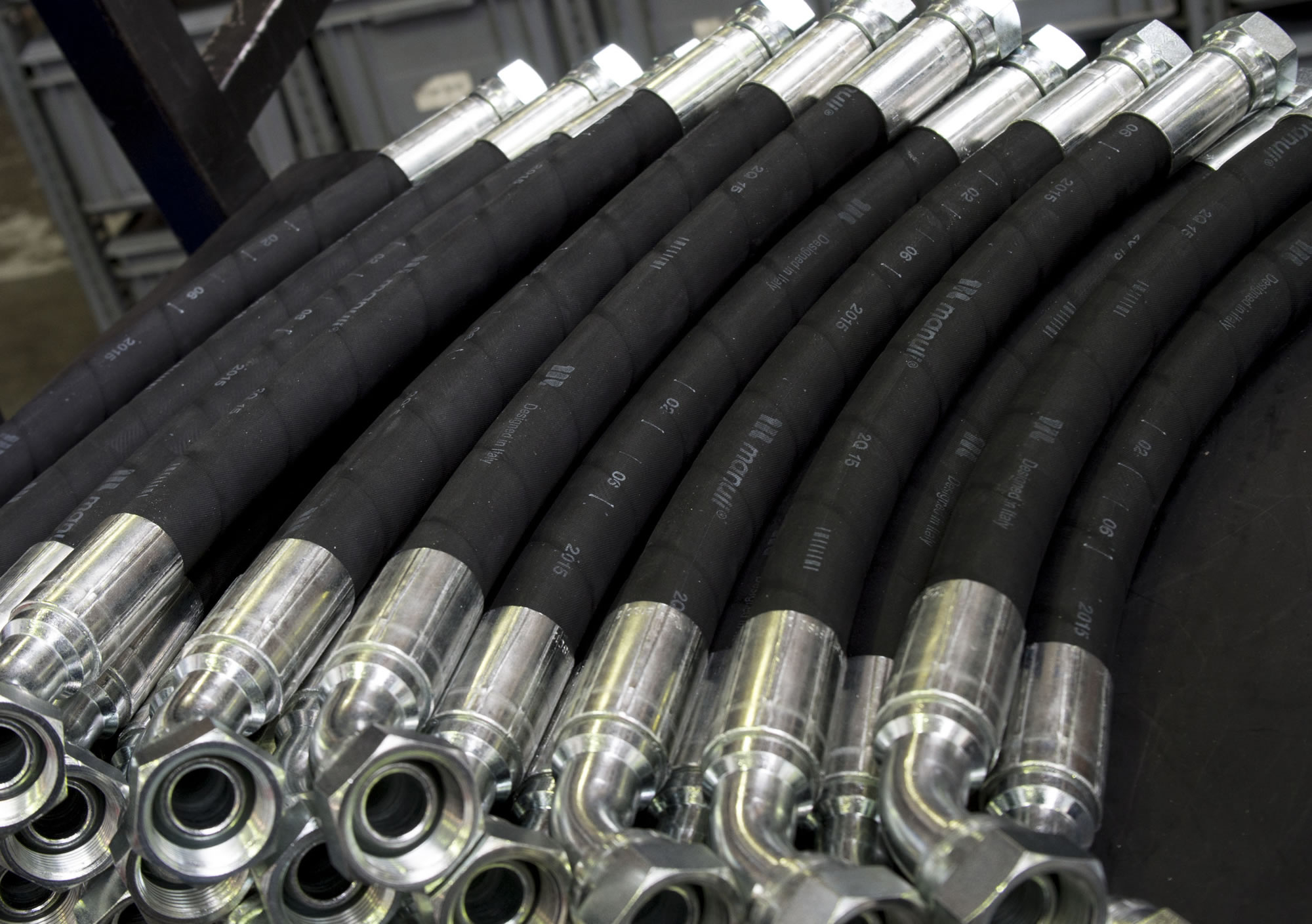 Crimping hydraulic pipes